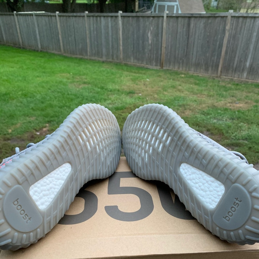 Yeezy boost 350 v2 beluga
